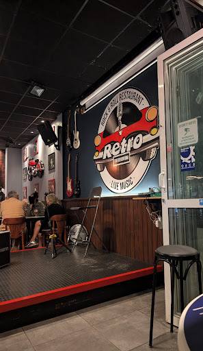 Retro Bar & Restaurant
