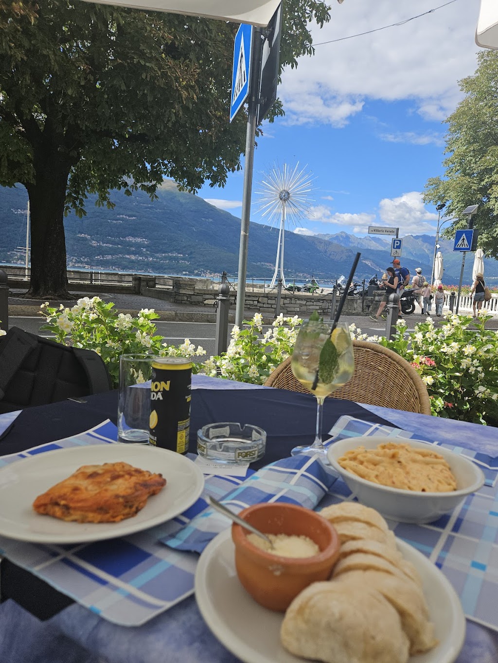 Arnold's Bar, Bellano