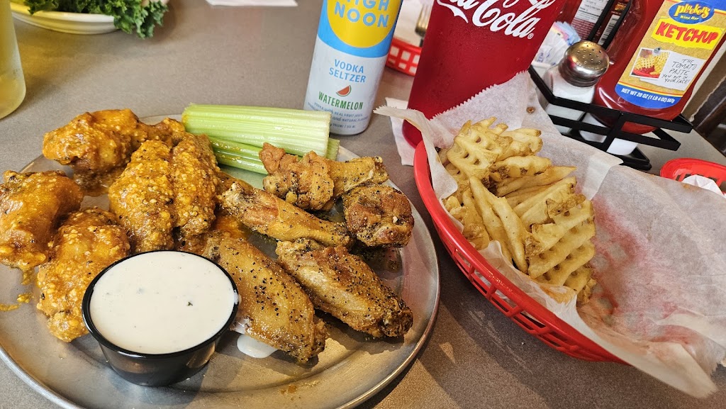 Pluckers Wing Bar, Mesquite, TX