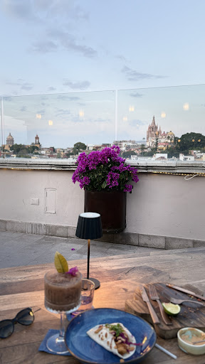 luna tapa bar