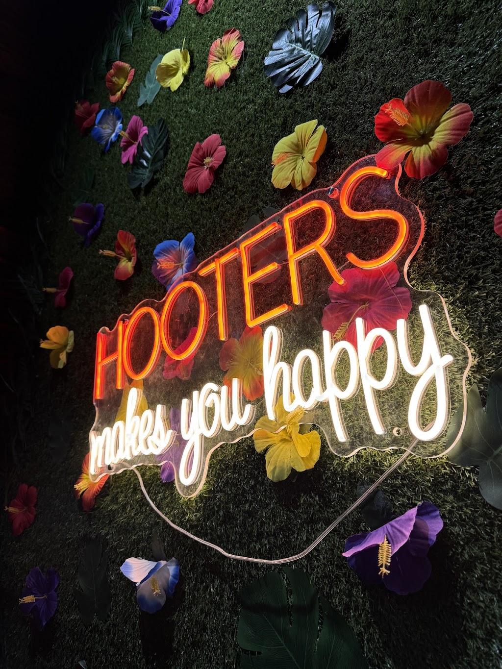 Hooters, Fresh Meadows, NY