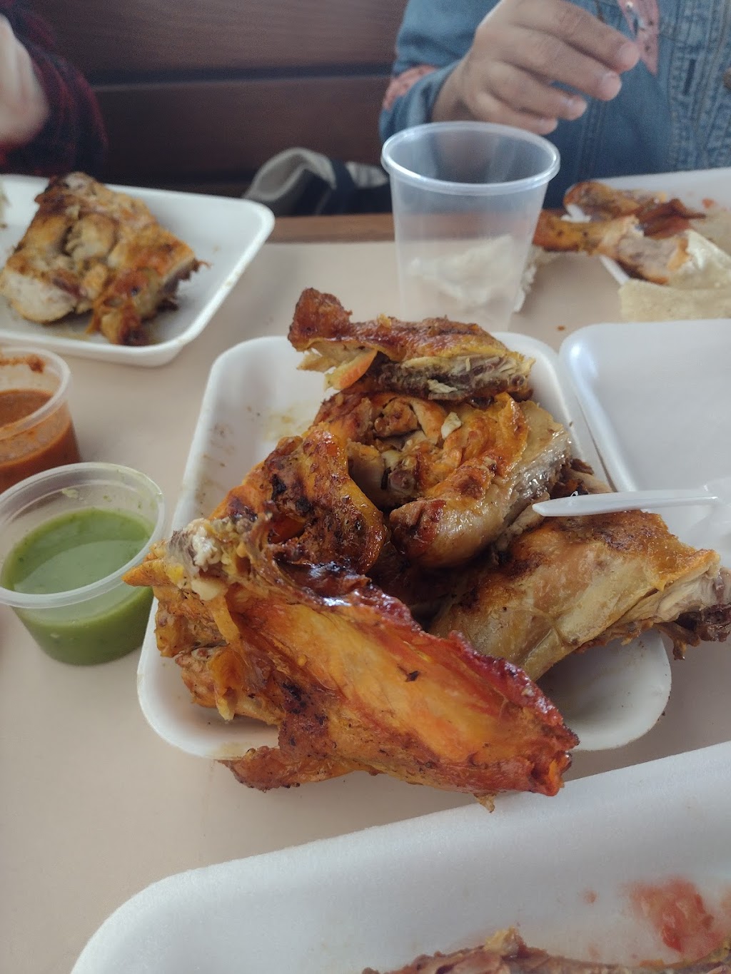 Pollos Asados "Pollo-Llon"