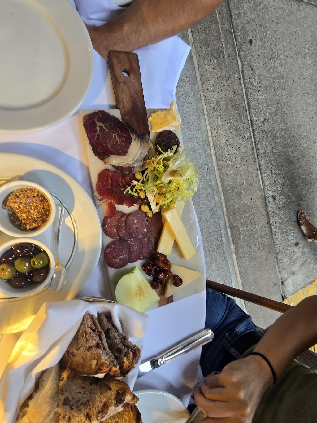 Le Bilboquet