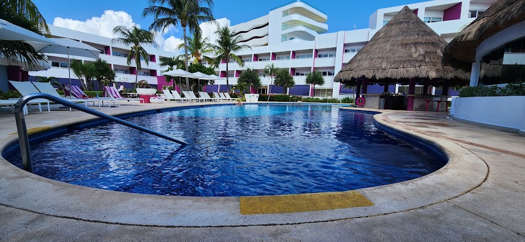 Soothe Swim-Up Bar