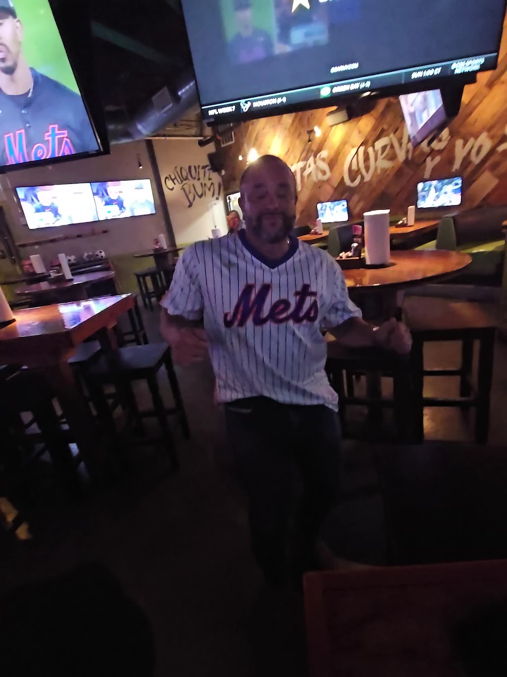 Ojos Locos Sports Cantina
