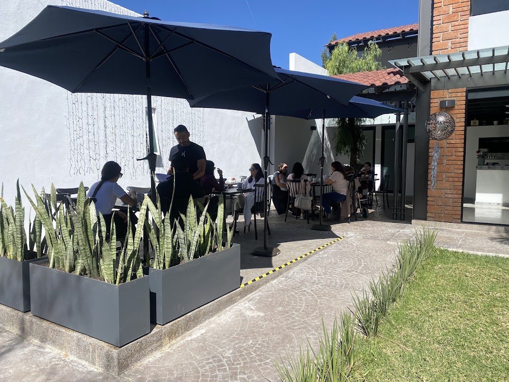 AM:PM 1122 CHILAQUILES & CHEVES