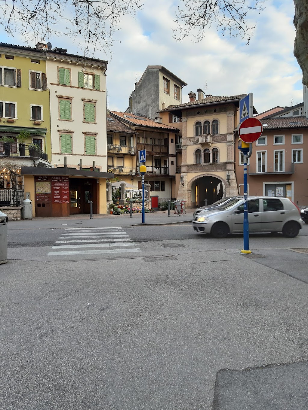 Bar Beneggi, Trento