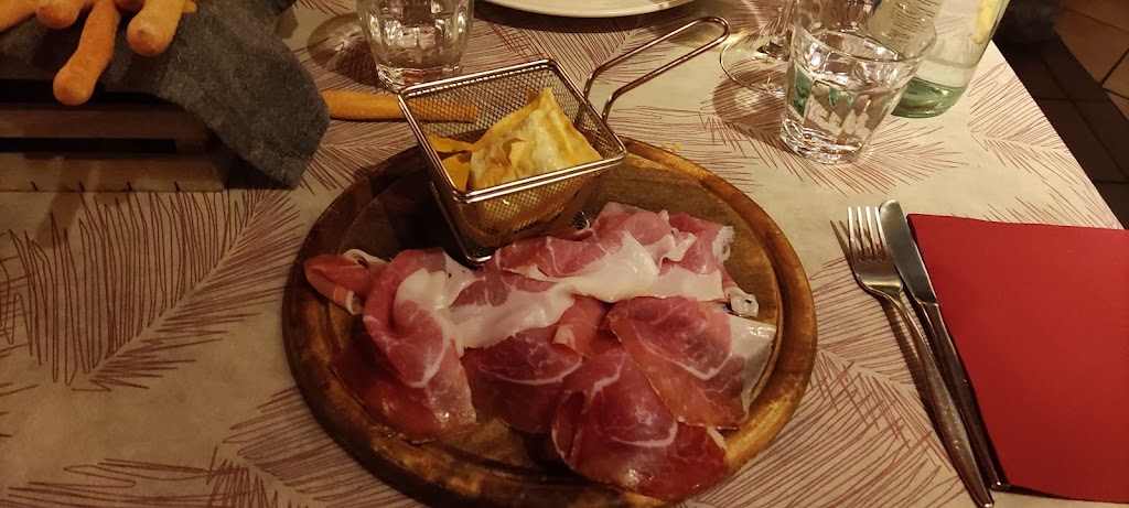 Fornaci, Piazza Garibaldi