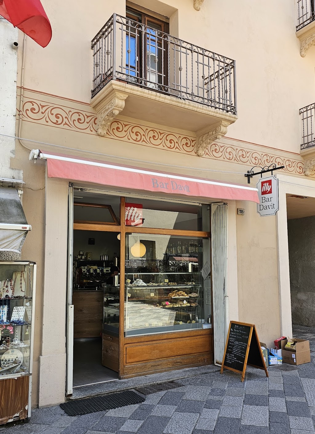 Bar Davit, Aosta