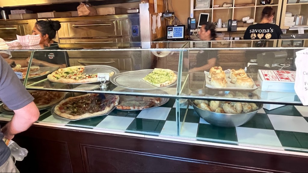 Savona's Plaza Pizza