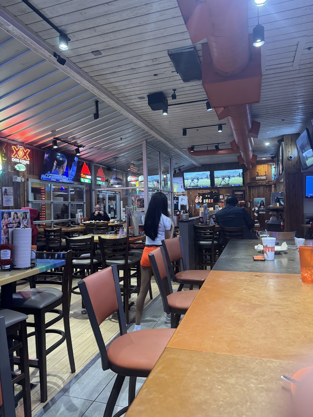 Hooters