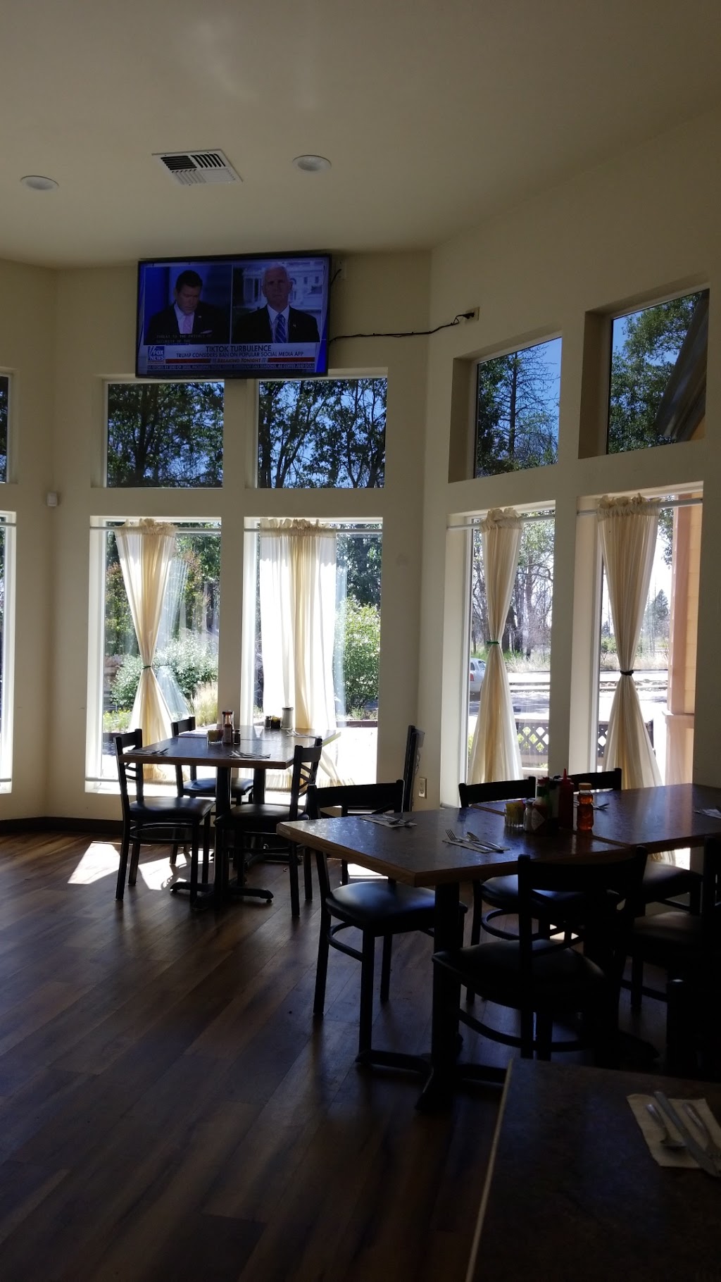 Jaki's Hilltop Café