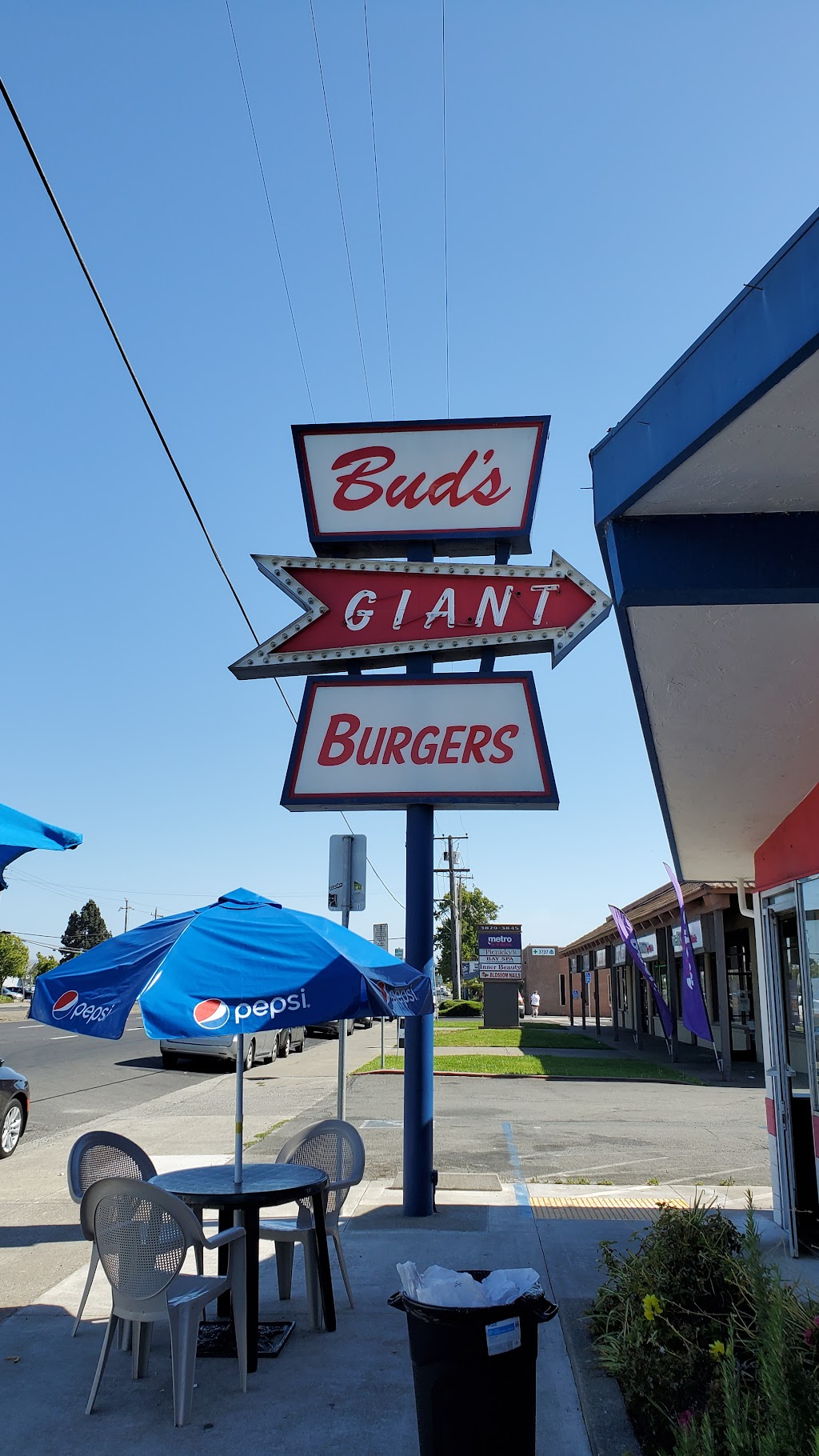 Bud's Giant Burgers, Vallejo, CA