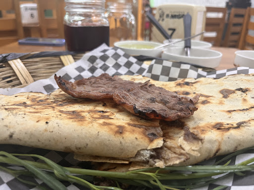 Tlayudas y Mezcal