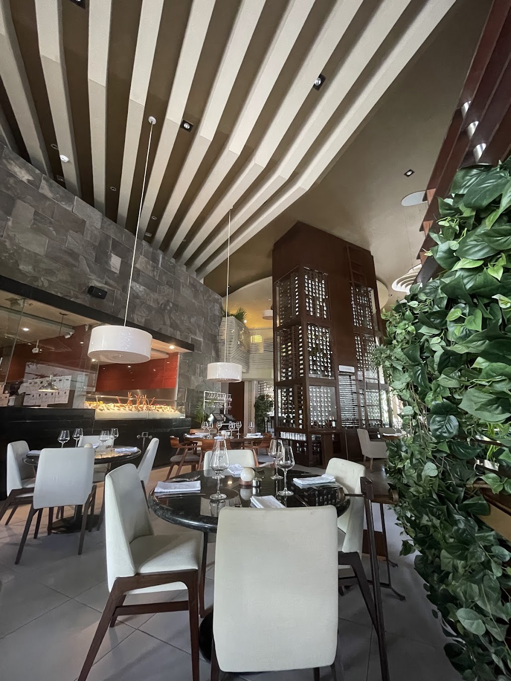 Harry's Steakhouse & Raw Bar