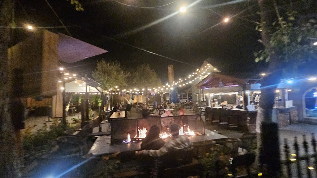 572 Social Kitchen & Lounge
