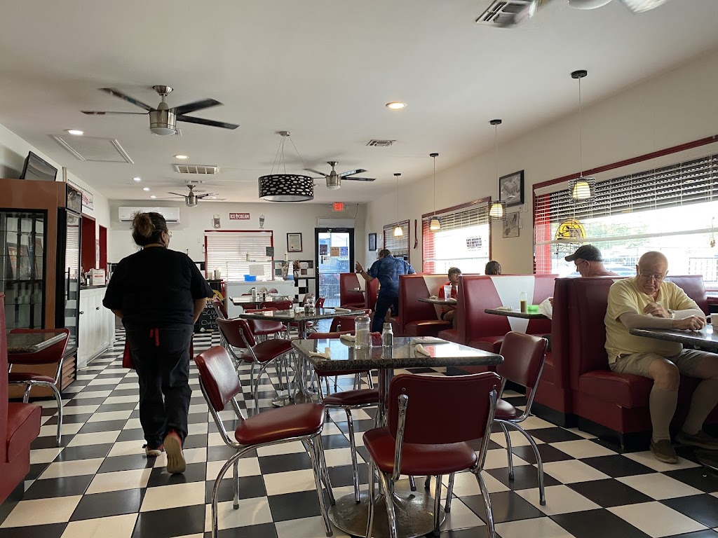 Julia's Restaurant