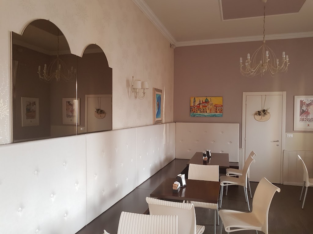 Noventa Vicentina, Via Iv Novembre