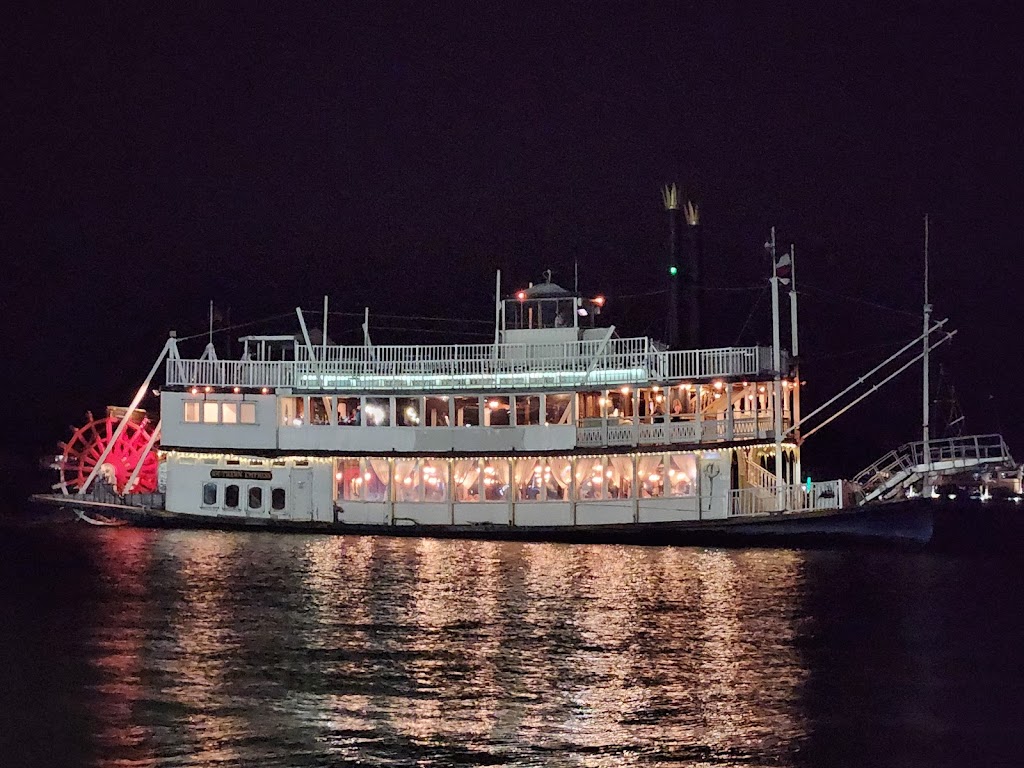 Papa’s On The Lake