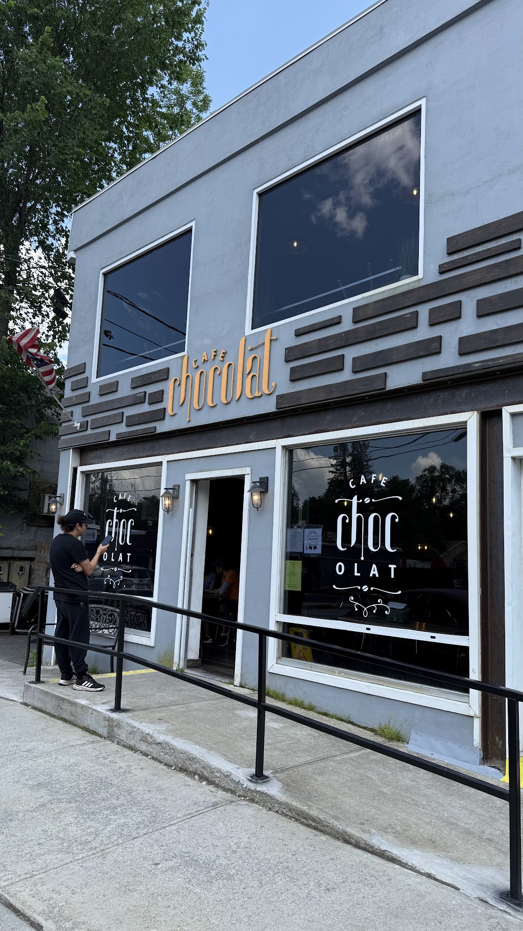 Cafe Chocolat, Woodbourne, NY