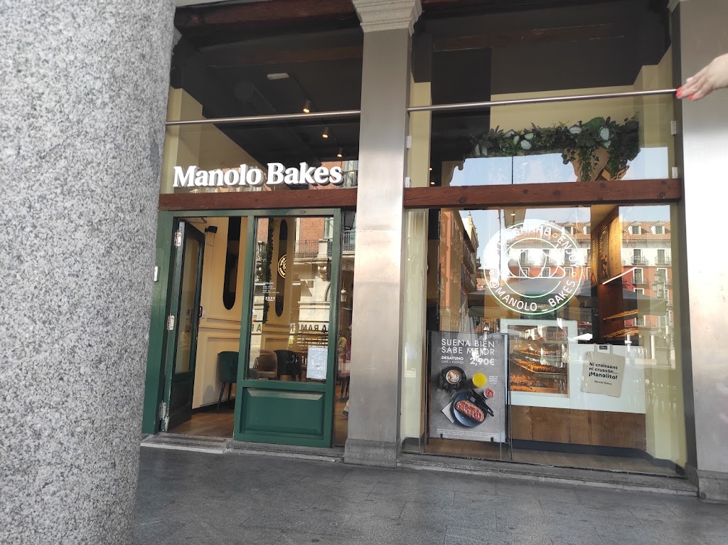 Manolo Bakes
