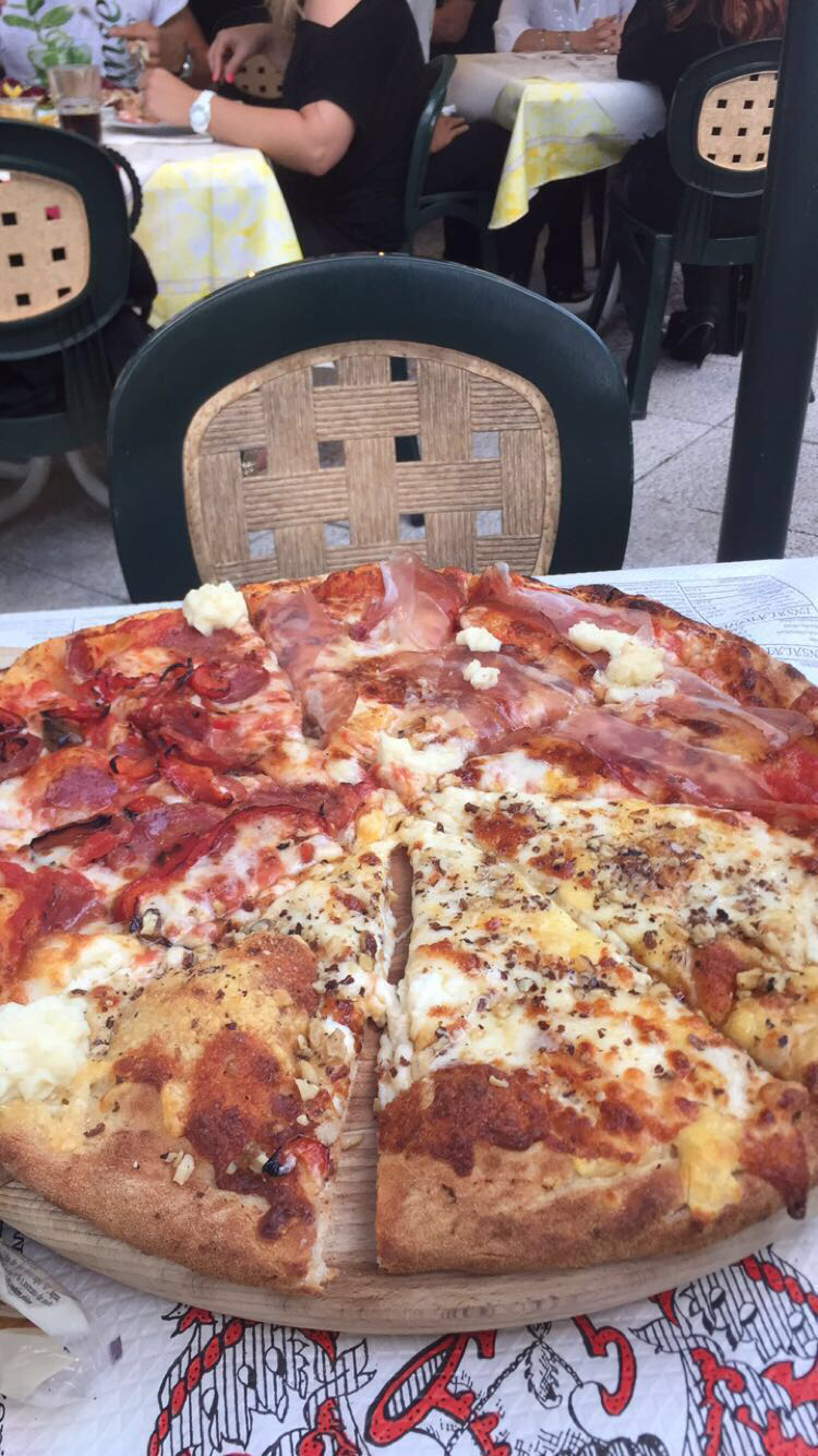 Pizzeria