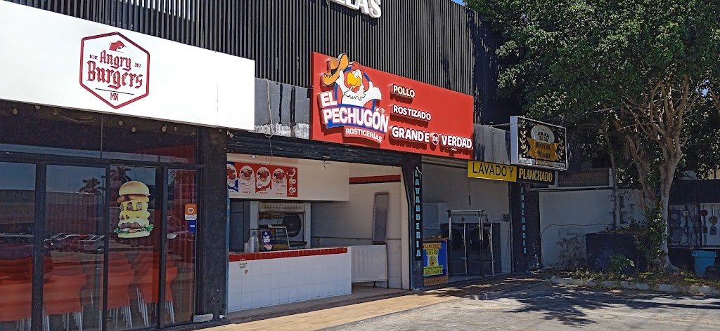 Pollo Pechugón Villas Hacienda