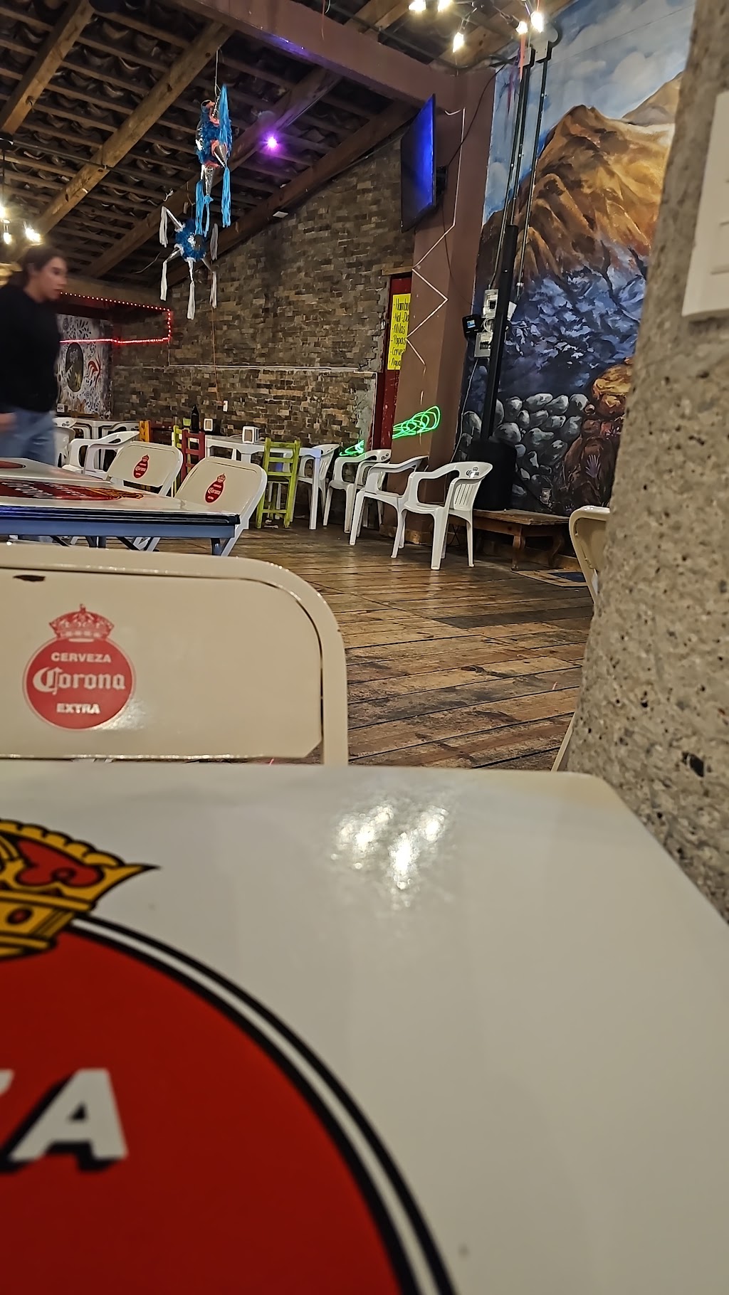 Karaoke, video bar, restaurante "Tapango Bar"