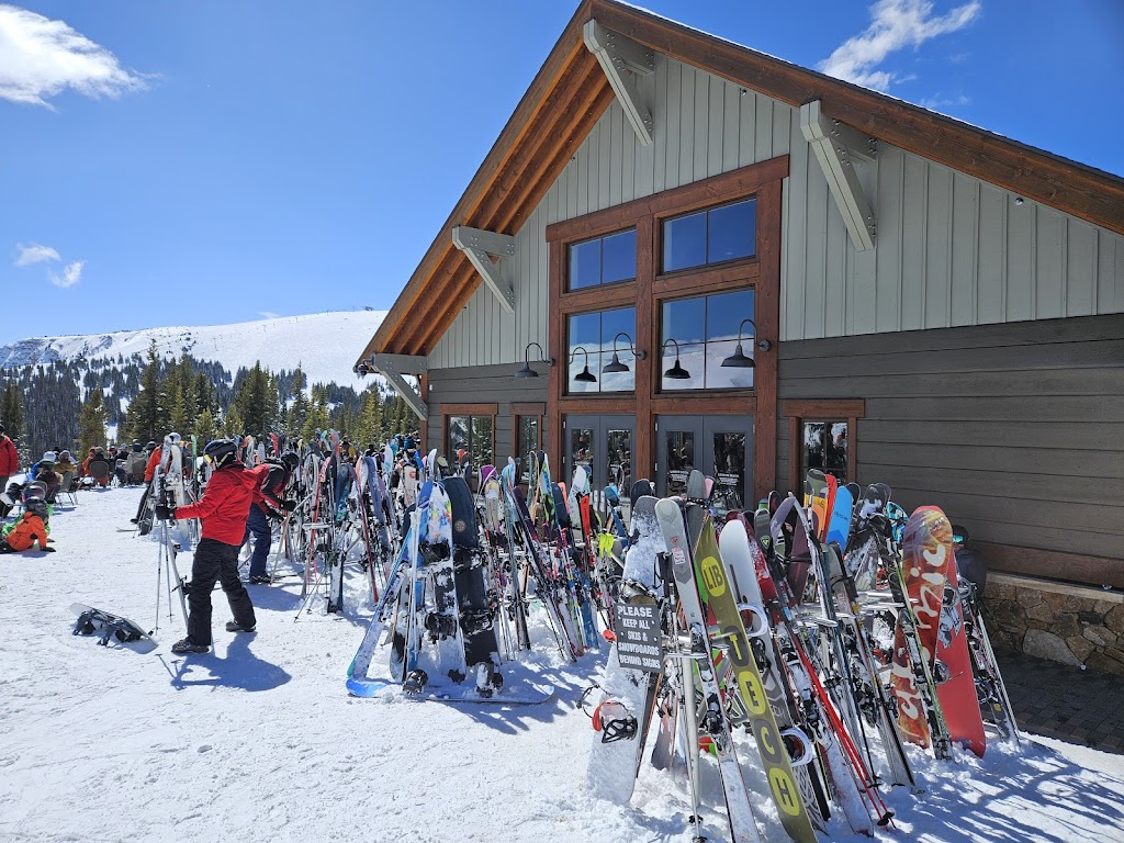 Lunch Rock Restaurant & High Craft Bar