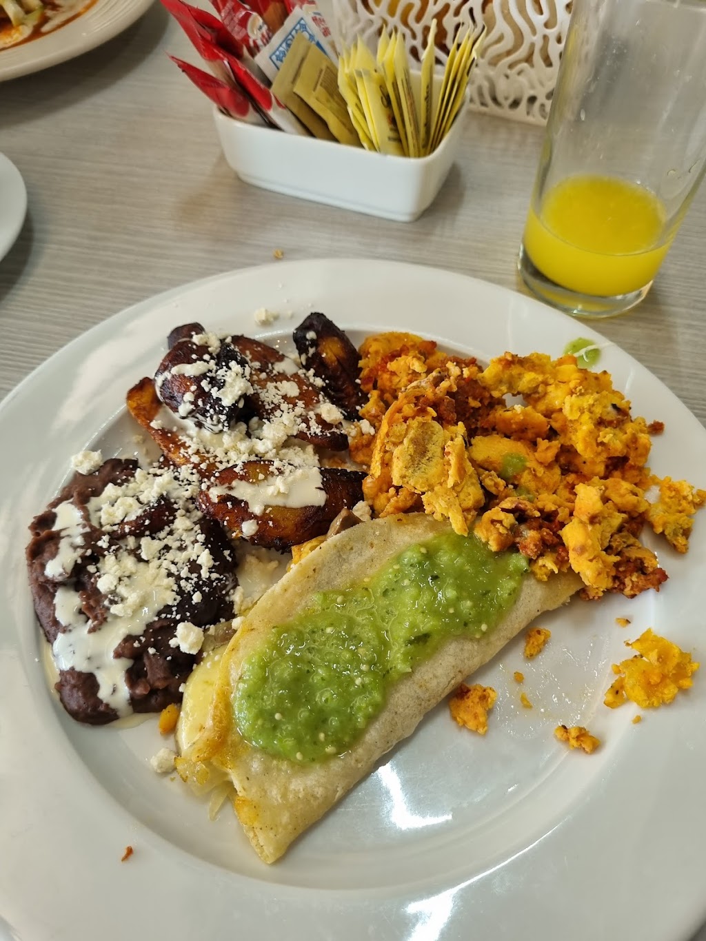 Los Helechos, Holiday Inn