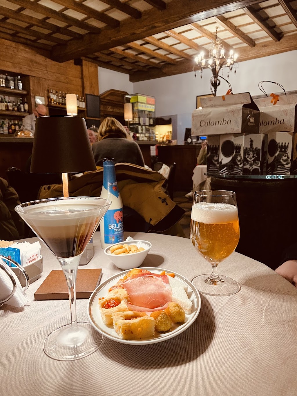 Bar cafeteria