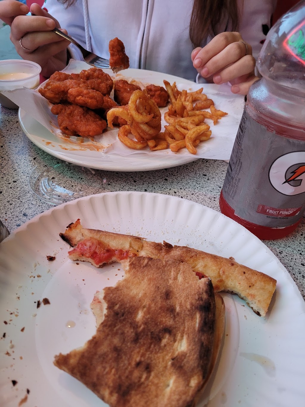 Paesanos Pizzeria