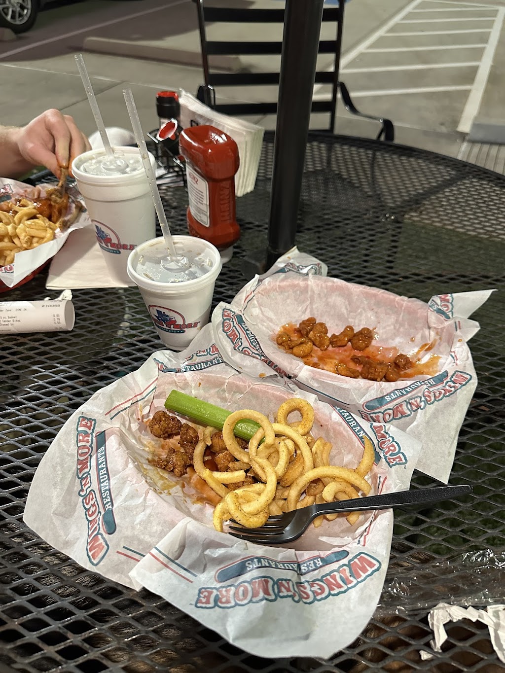 Wings 'N More, Conroe, TX