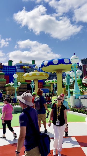 Super Nintendo World Popcorn and Drink Cart, Universal City, CA