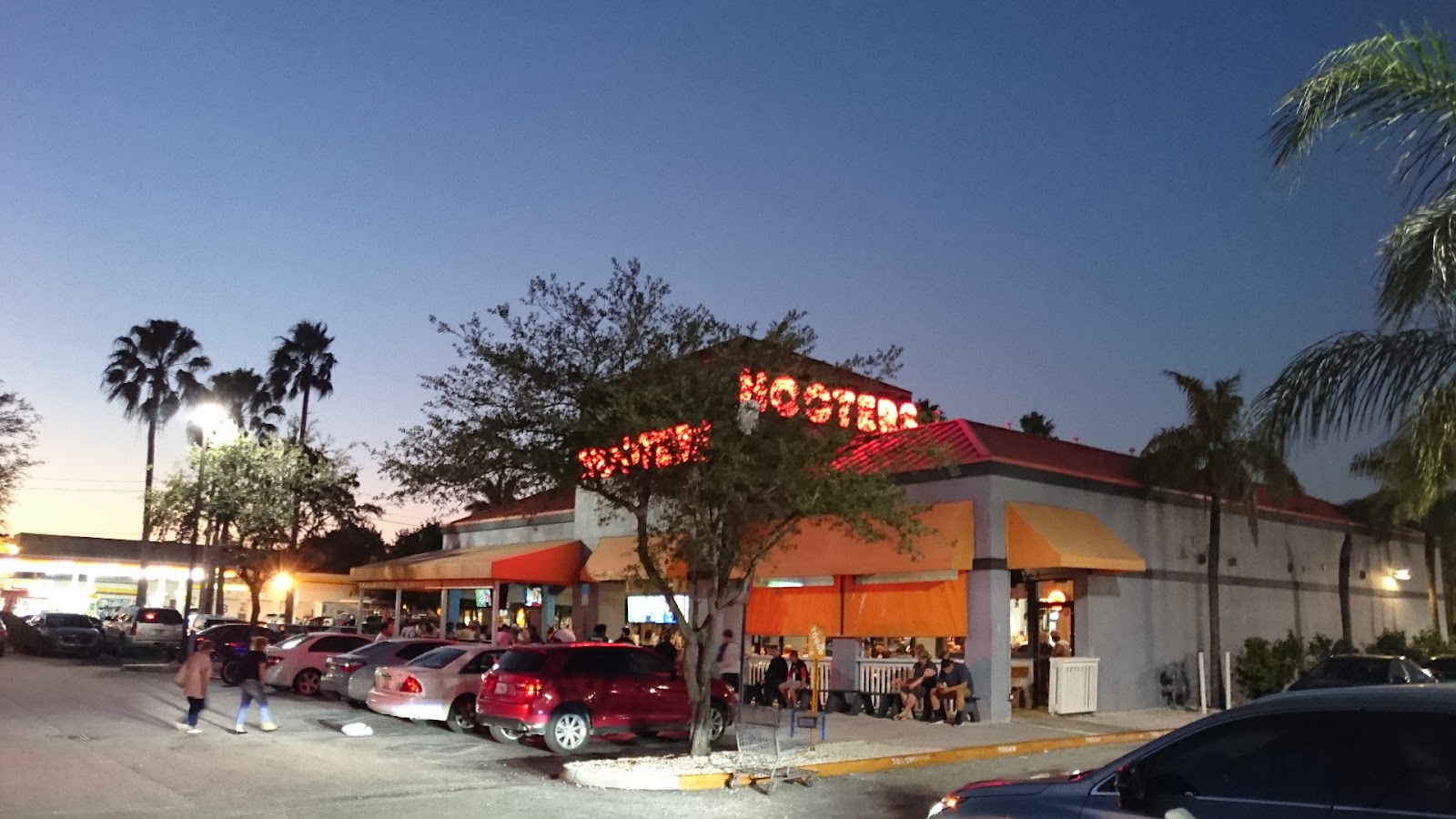 Hooters