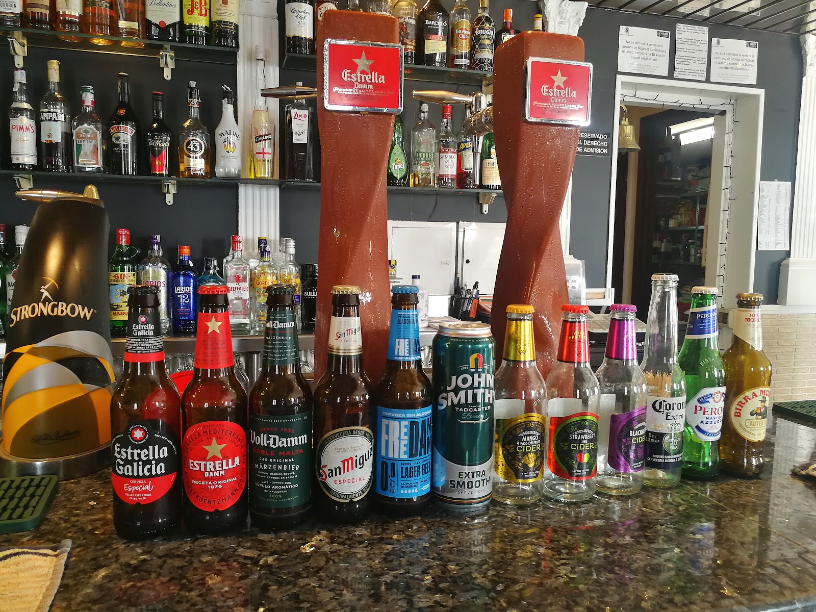 Poolside Bar, Cala en Porter