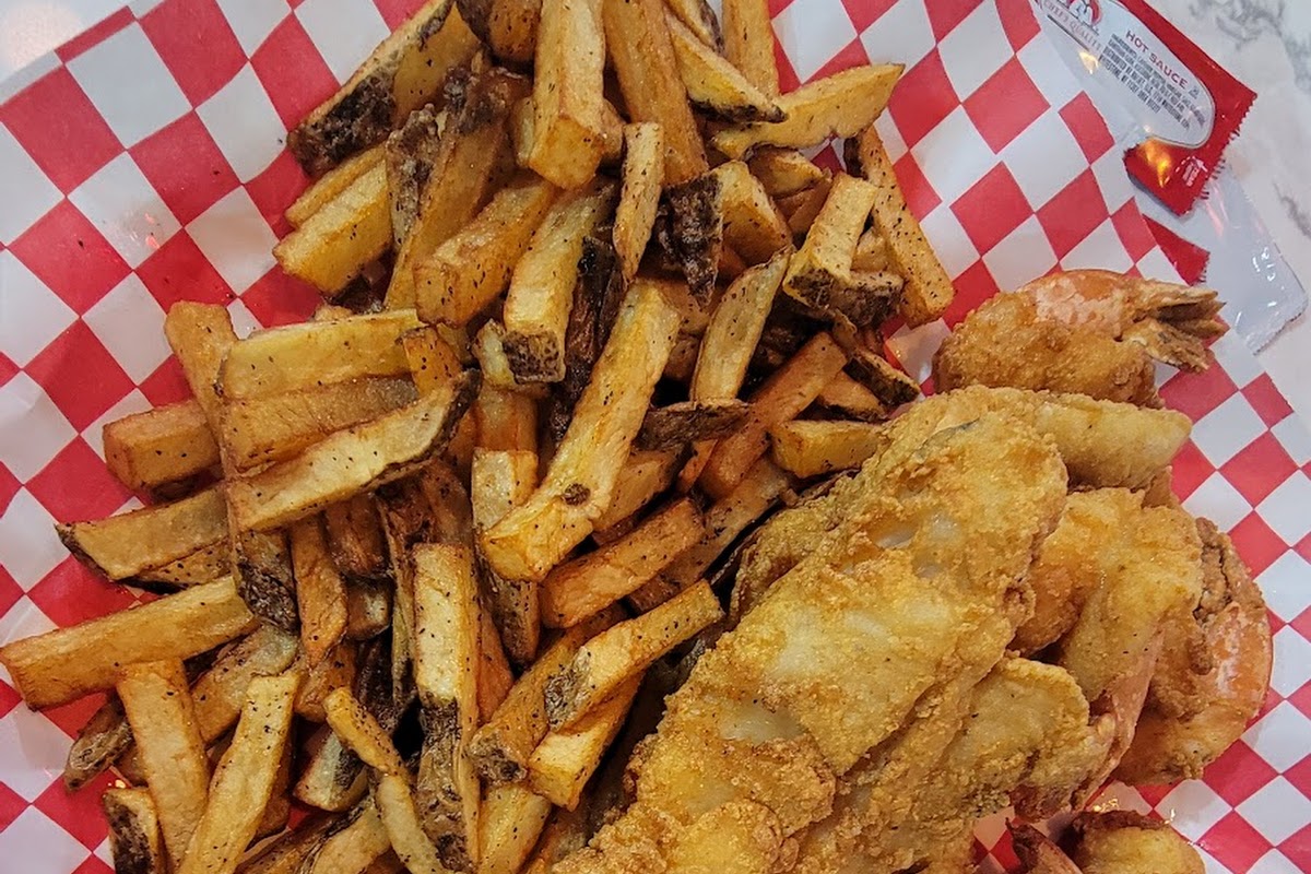 GG's Fish & Chips, Albee Square, NY