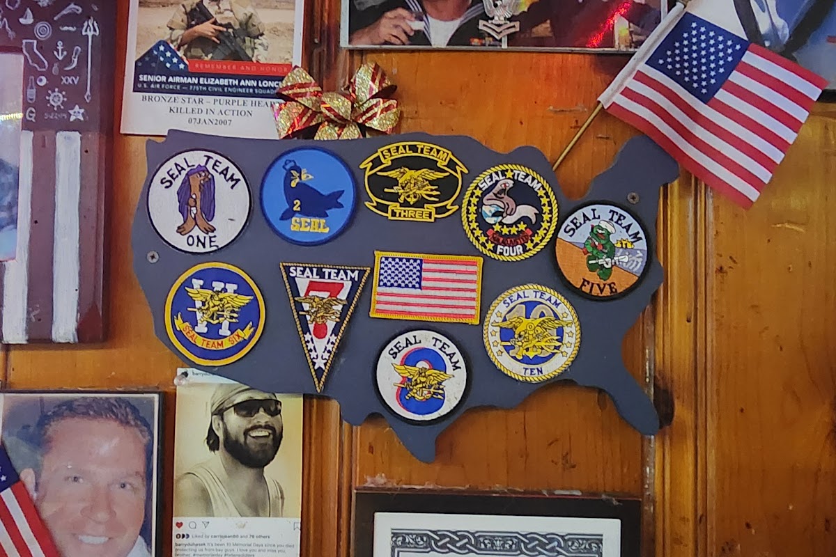 Dannys Palm Bar and Grill