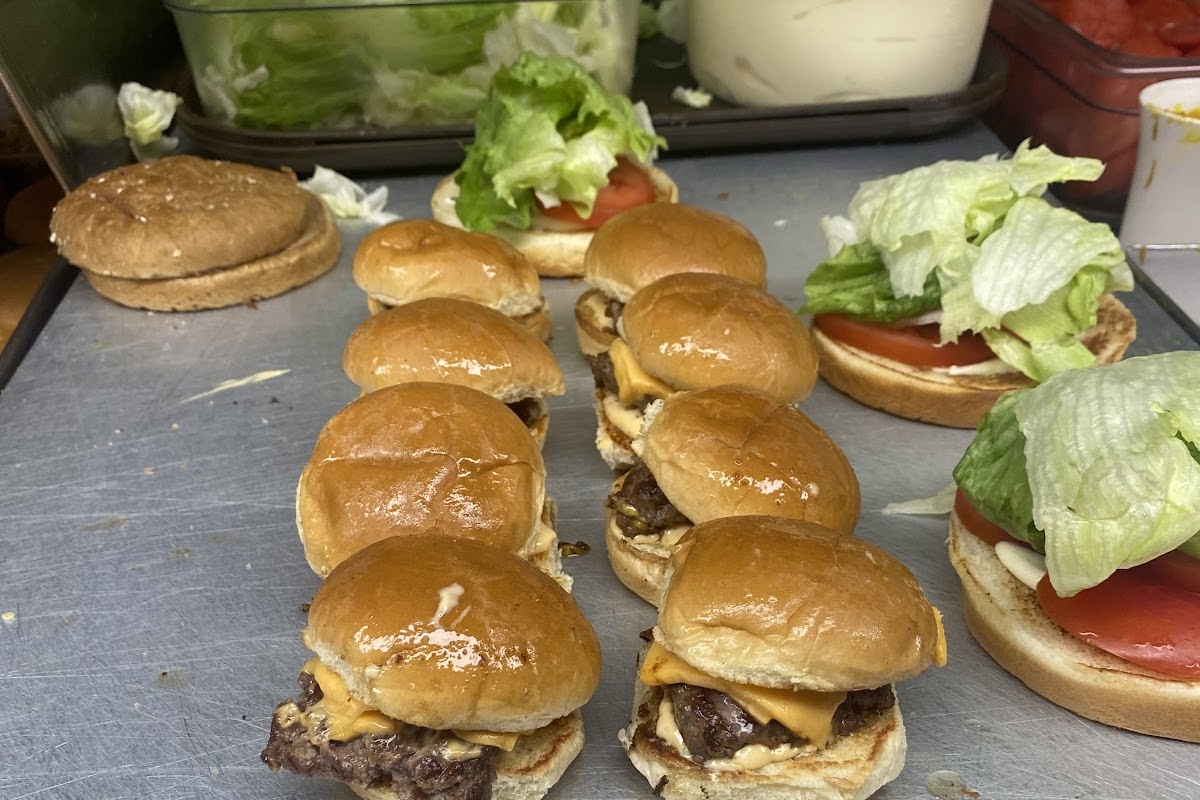 Nation's Giant Hamburgers and Great Pies