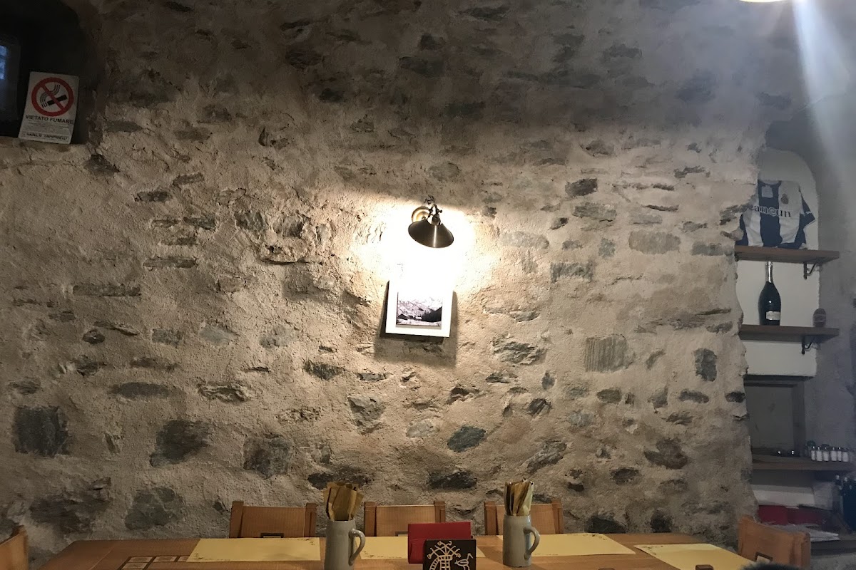 Pōta Hamburgheria Pizzeria
