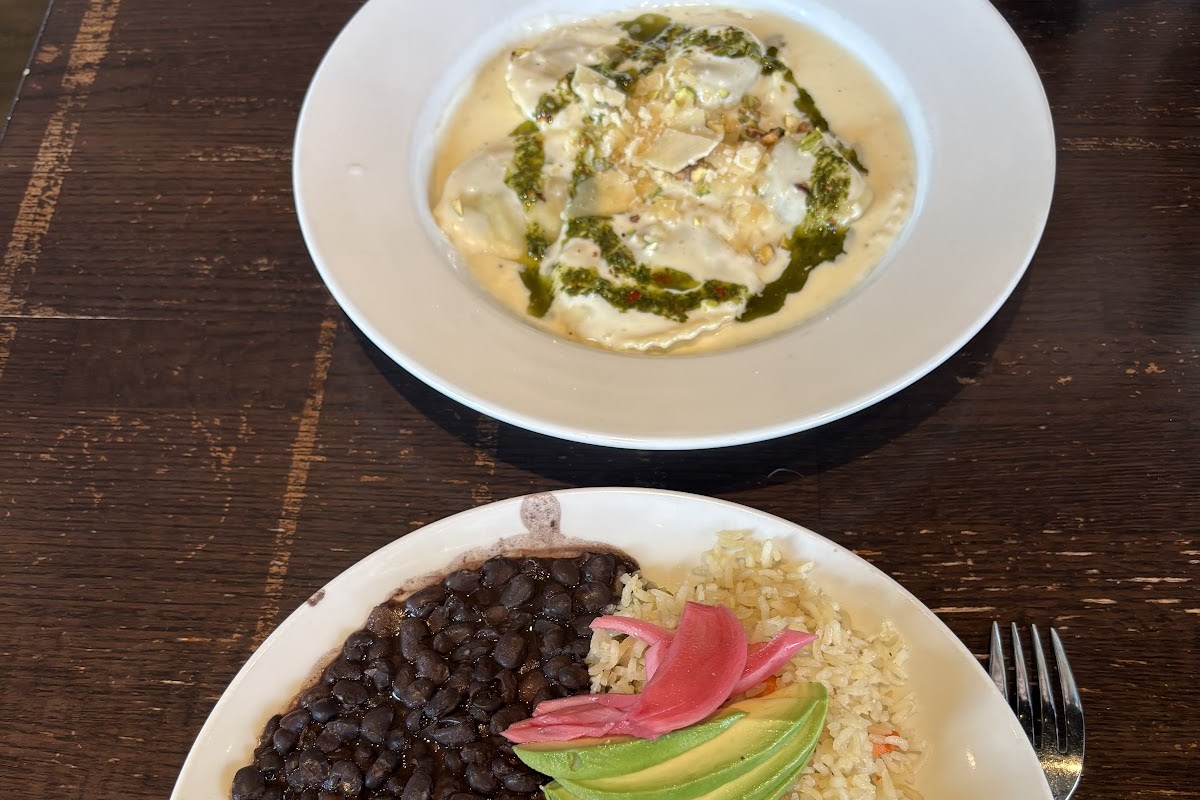 Latitude 34 Deli