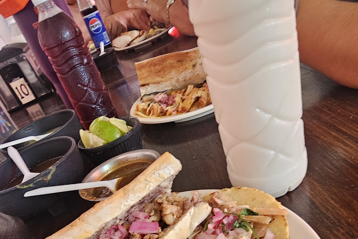 Tortas y Tacos "El Paradero"