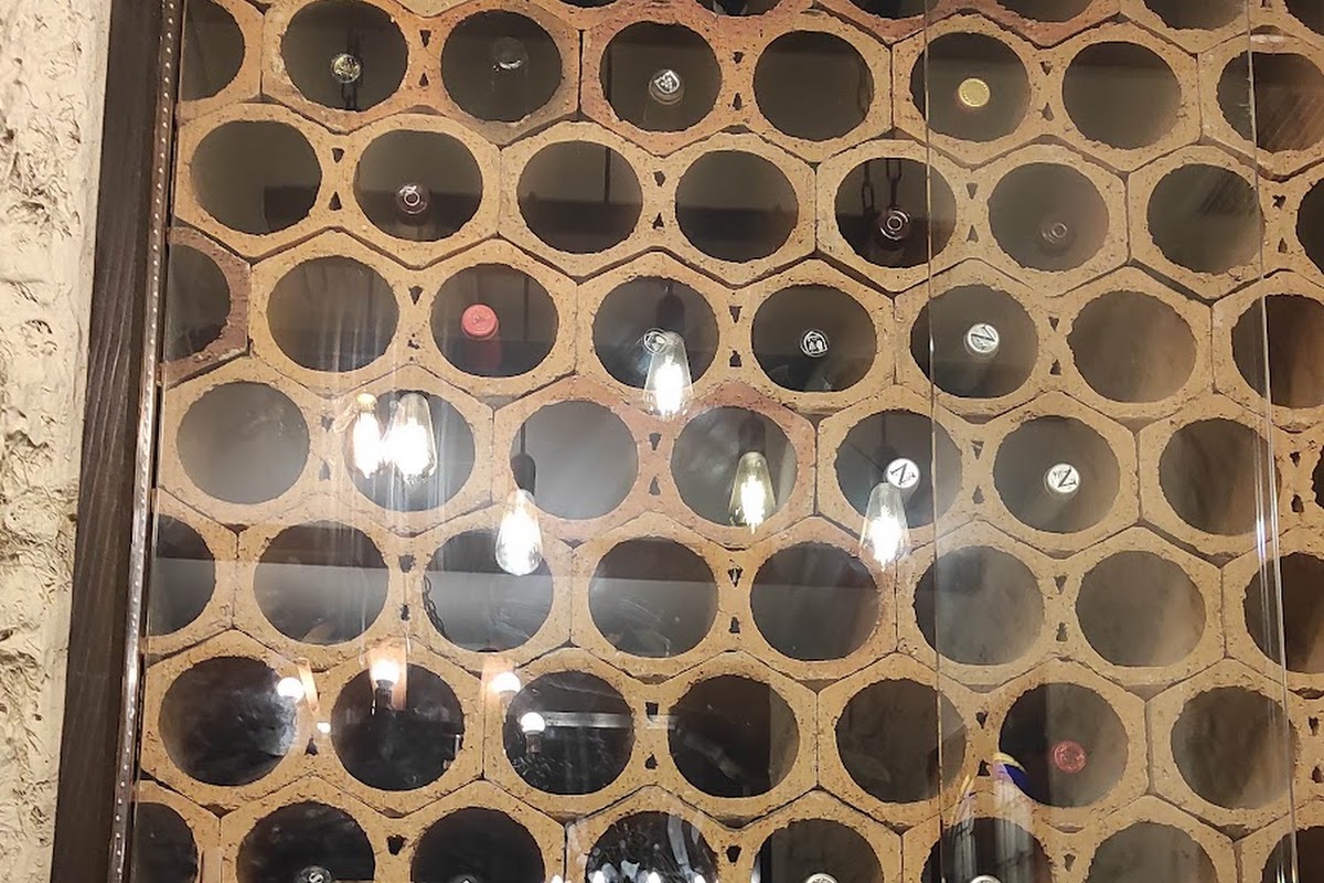 Mesón Vinoteca La Bodeguilla