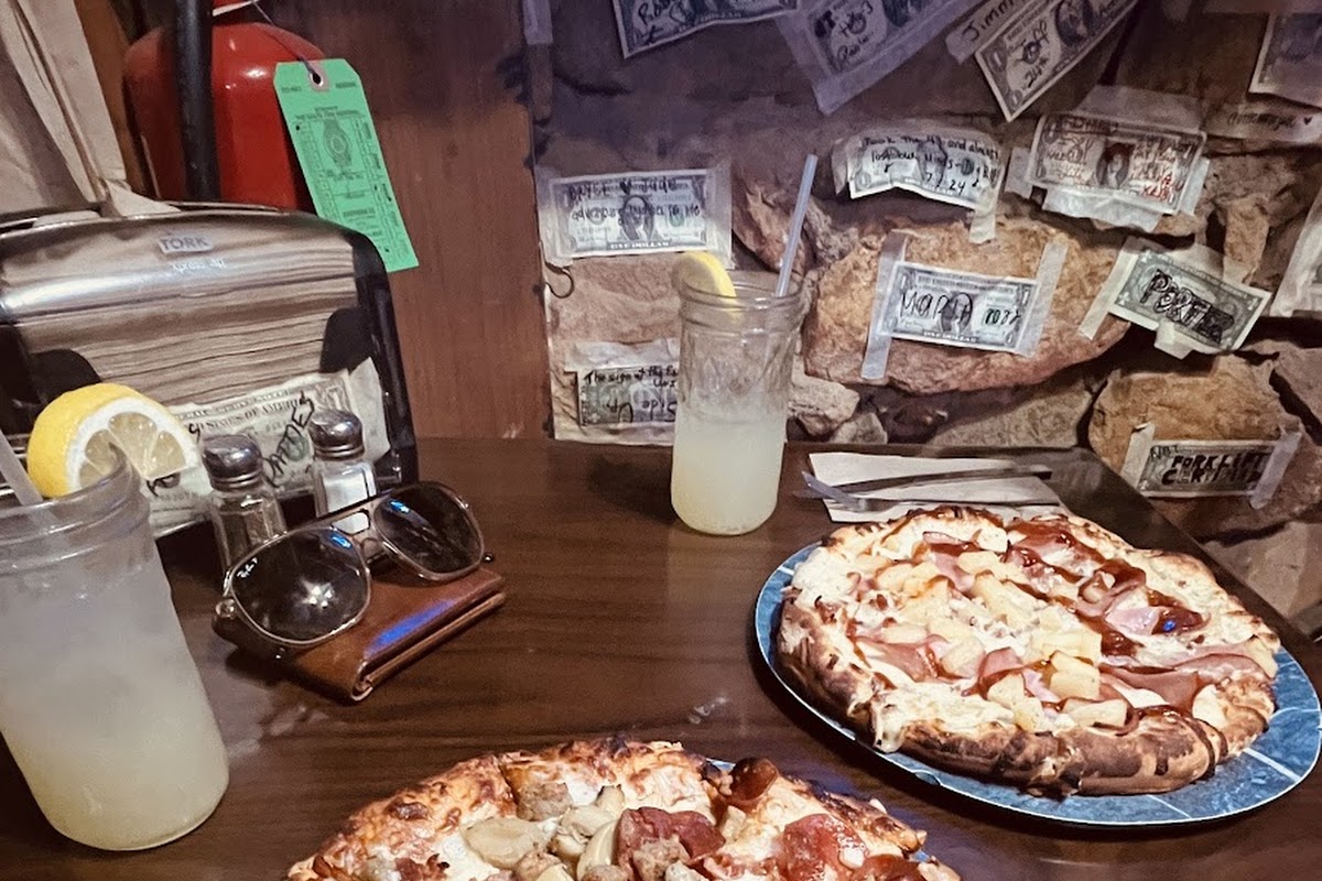 Bette's Gold Coin Restaurant & Sports Tavern