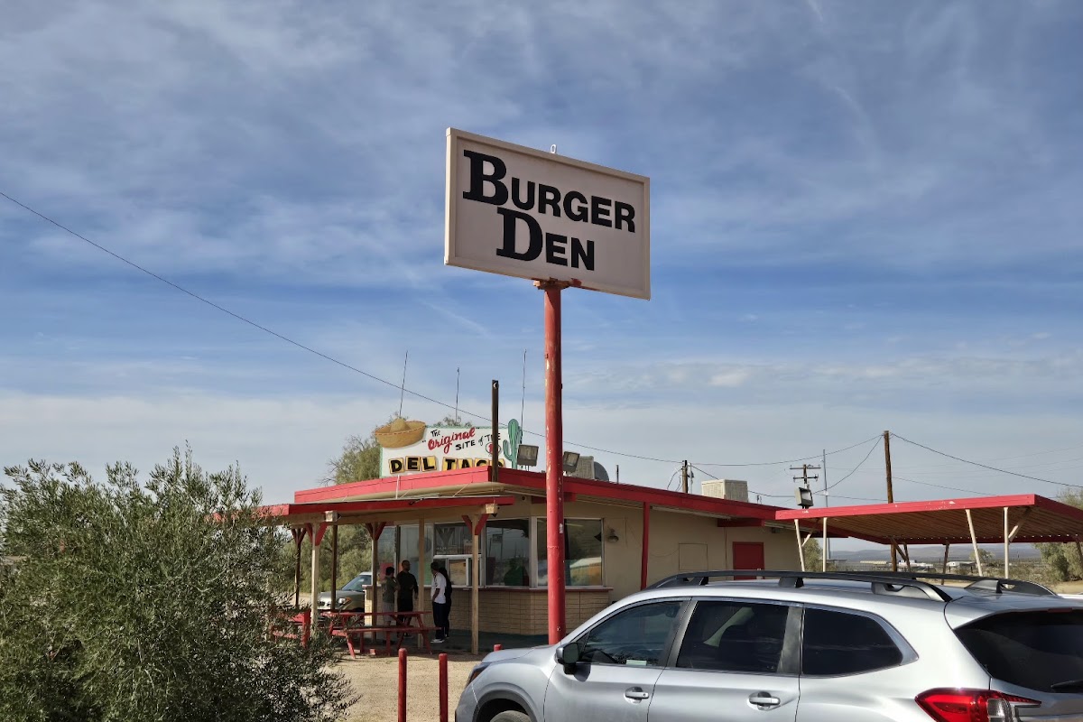 Tita's Burger Den, Yermo, CA