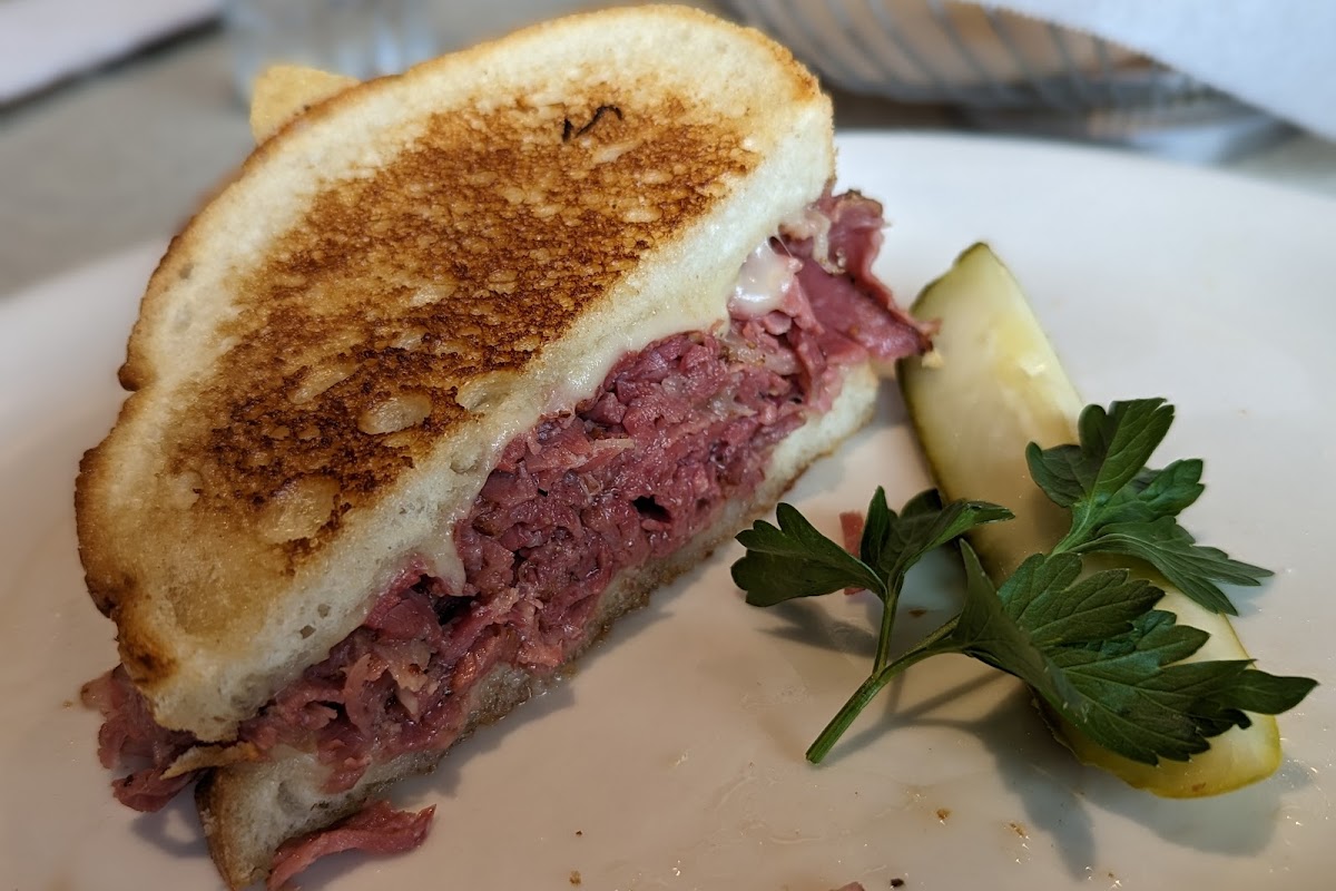 Mac's Deli & Cafe