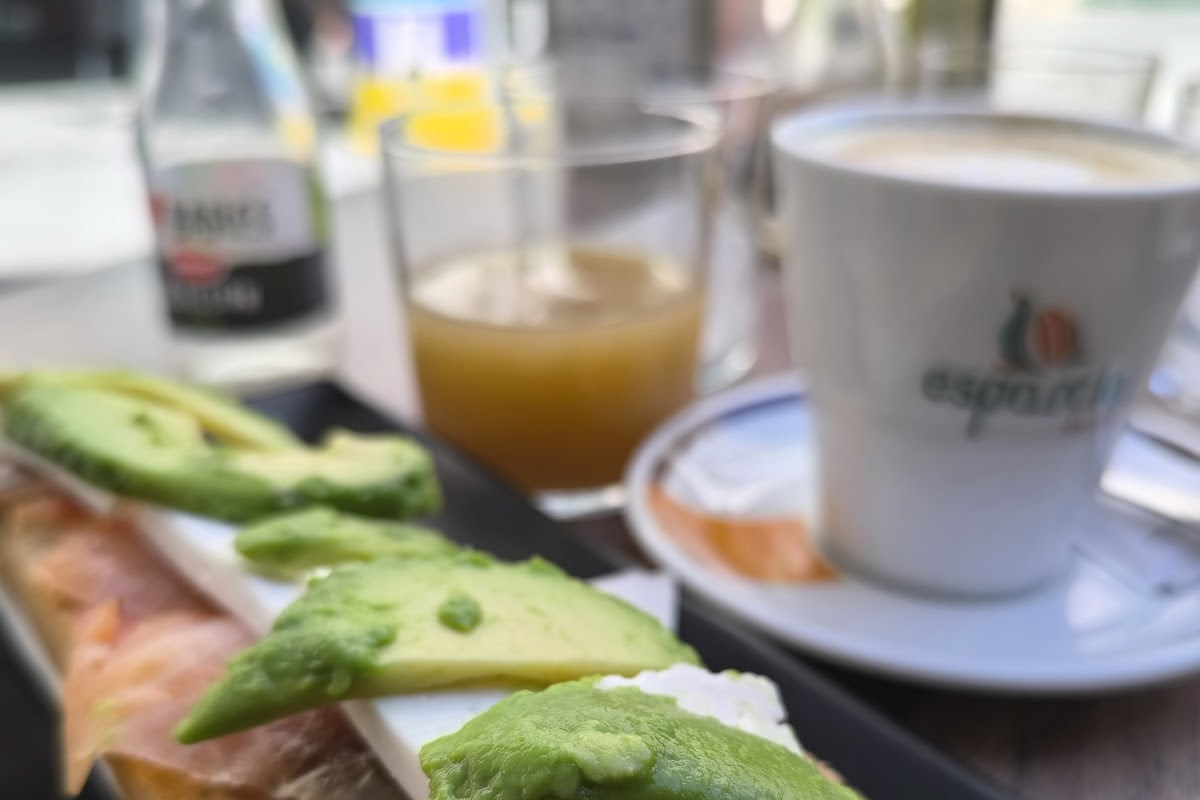 Gustavo, Almoradí