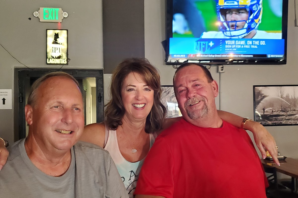 Gooney's Bar & Grill, San Andreas, CA