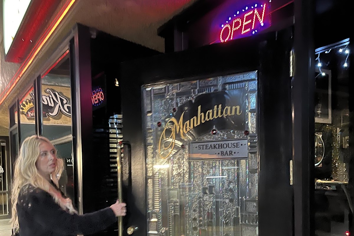 Manhattan Steakhouse & Bar, Fresno, CA