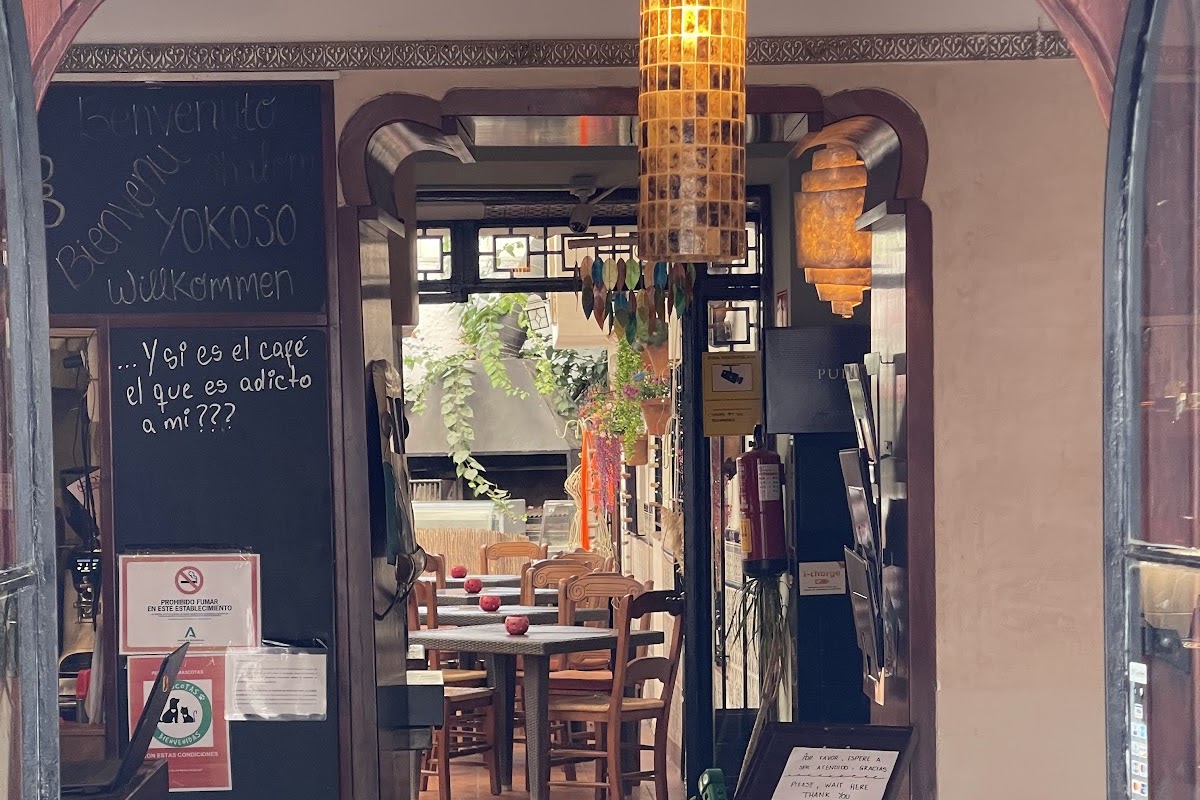 Aroma Cafe & Secret Garden